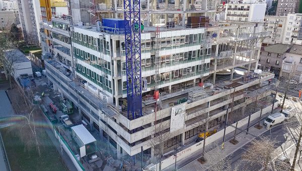 Gauthier menuiseries continue la construction du siège du Crédit Agricole Loire Haute-Loire