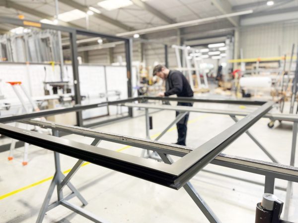 Épisode 2 : L’Odyssée de l’Innovation chez GAUTHIER menuiserie – Embrassant le PVC et l’Aluminium